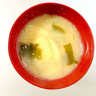 大根と油揚げとわかめの味噌汁